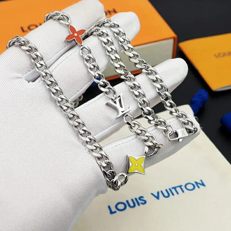 louis vuitton collier s_123a6602